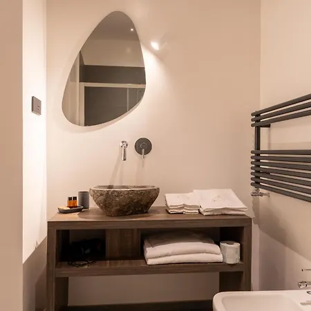 Dimora Rhea Couette-café 4*