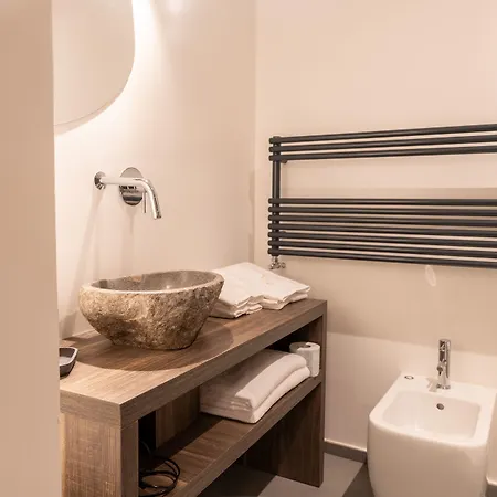 Dimora Rhea Couette-café 4*